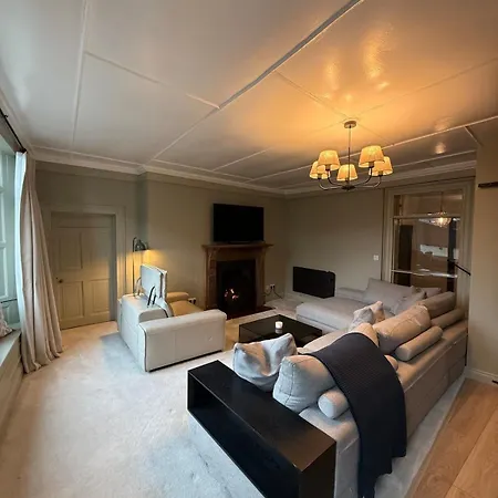 Charming 5 Bed Townhouse Casa vacanze