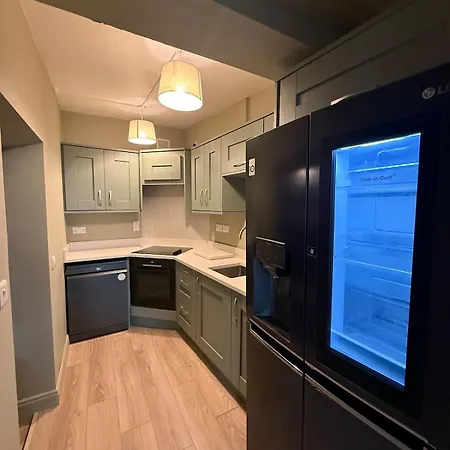 Charming 5 Bed Townhouse *