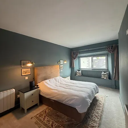 Charming 5 Bed Townhouse